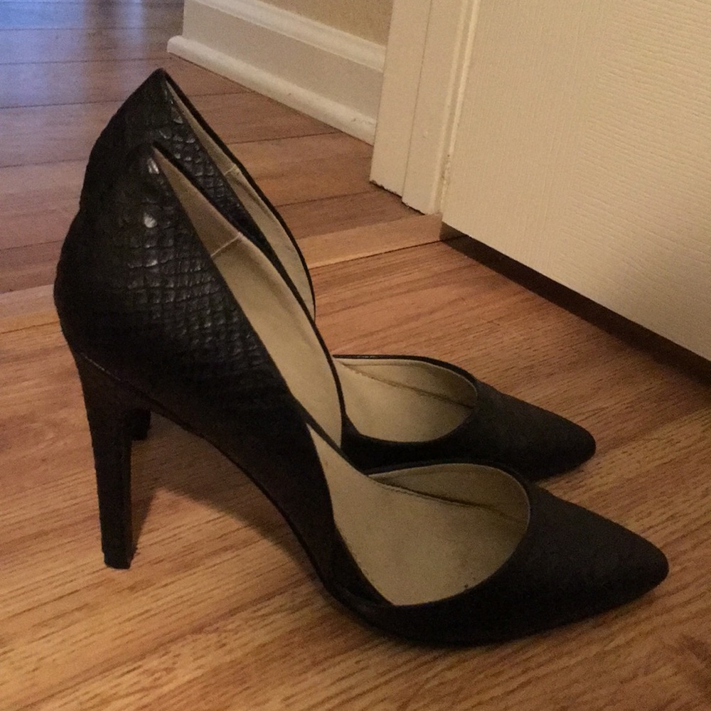 MIA black pumps